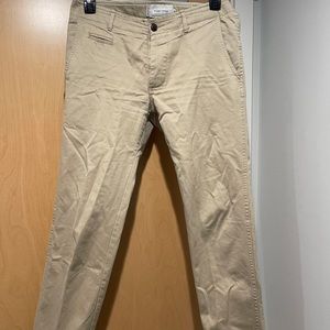 Wings and horns chino 30